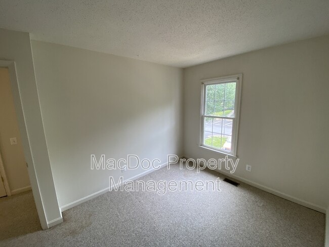 Building Photo - 106 Batley Ct