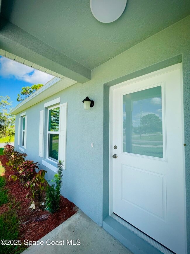 Building Photo - 1101 San Filippo Dr SE