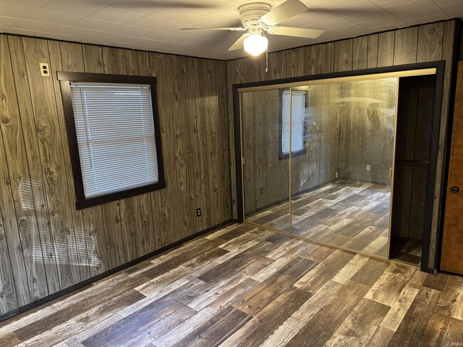 Building Photo - 2418 E 550 N