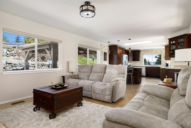 Building Photo - Stunning View Home In Oak Harbor! Availabl...