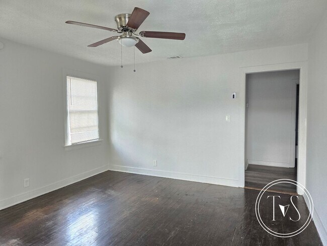 Building Photo - RATE DROP ALERT (was $1475/month)!