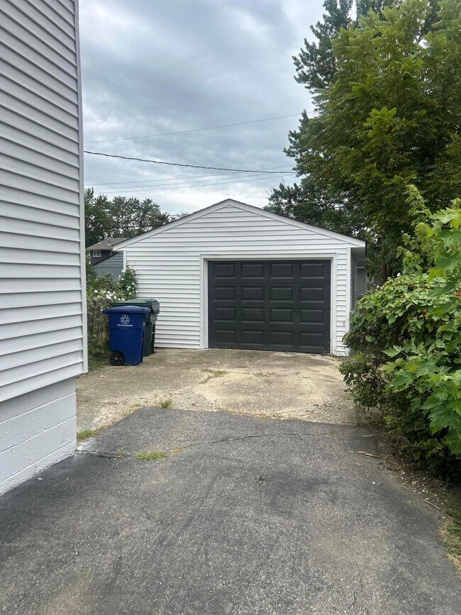 Building Photo - 4263 Sibley Ave