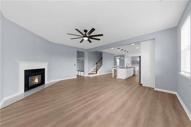 Building Photo - 5435 Mirror Lake Dr