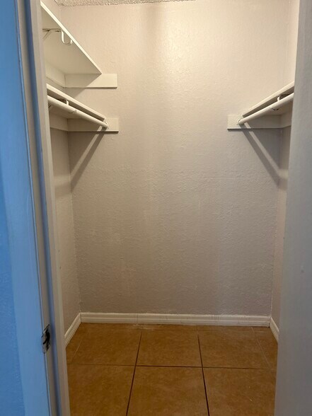 Building Photo - 5530 Chrishire Way