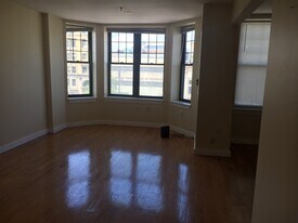 Building Photo - 532 Commonwealth Ave