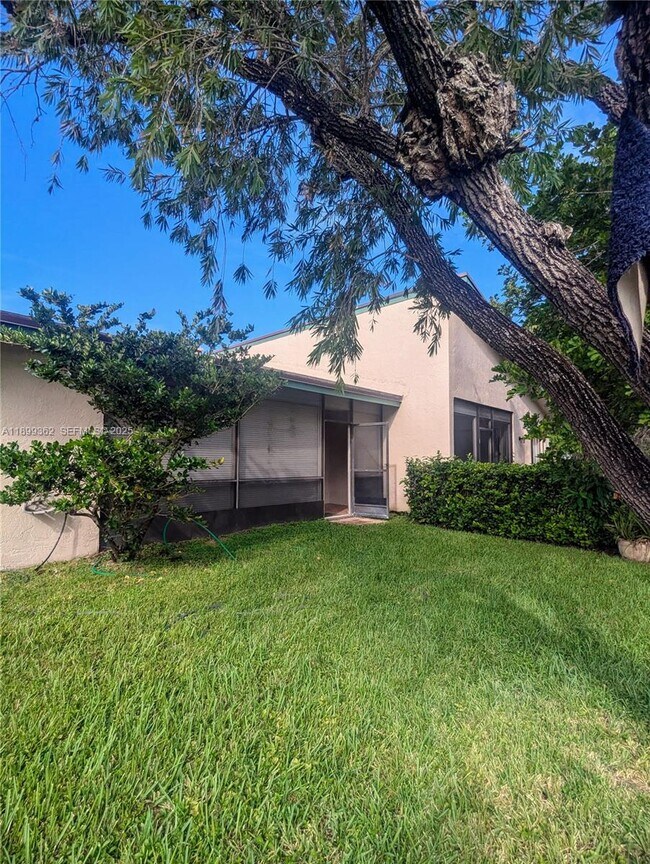 Building Photo - 448 Lakeview Dr