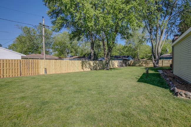 Building Photo - 523 Hawley Ct