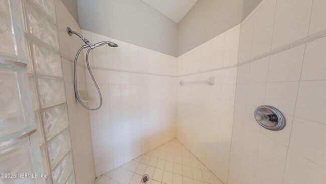 Building Photo - 11861 Lake Fern Dr