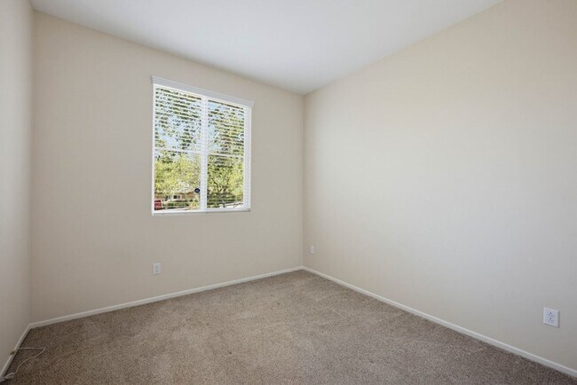 Building Photo - 42910 Avenida Amistad