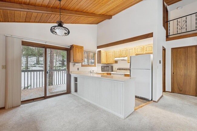 Building Photo - Wisconsin Townhome