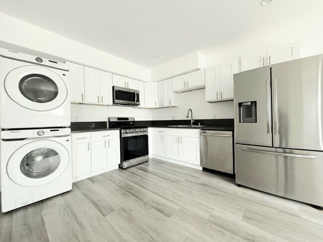 Building Photo - 1260 1/2 Leighton Avenue