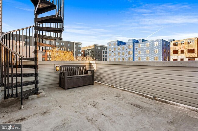 Building Photo - 2013 E York St