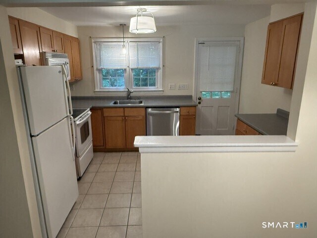 Building Photo - 453 Robin Ct