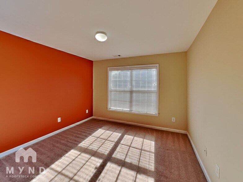 Building Photo - 1313 Stone Bay Dr SW