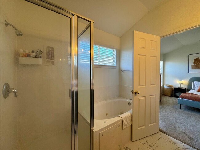 Building Photo - 16100 S Great Oaks Dr