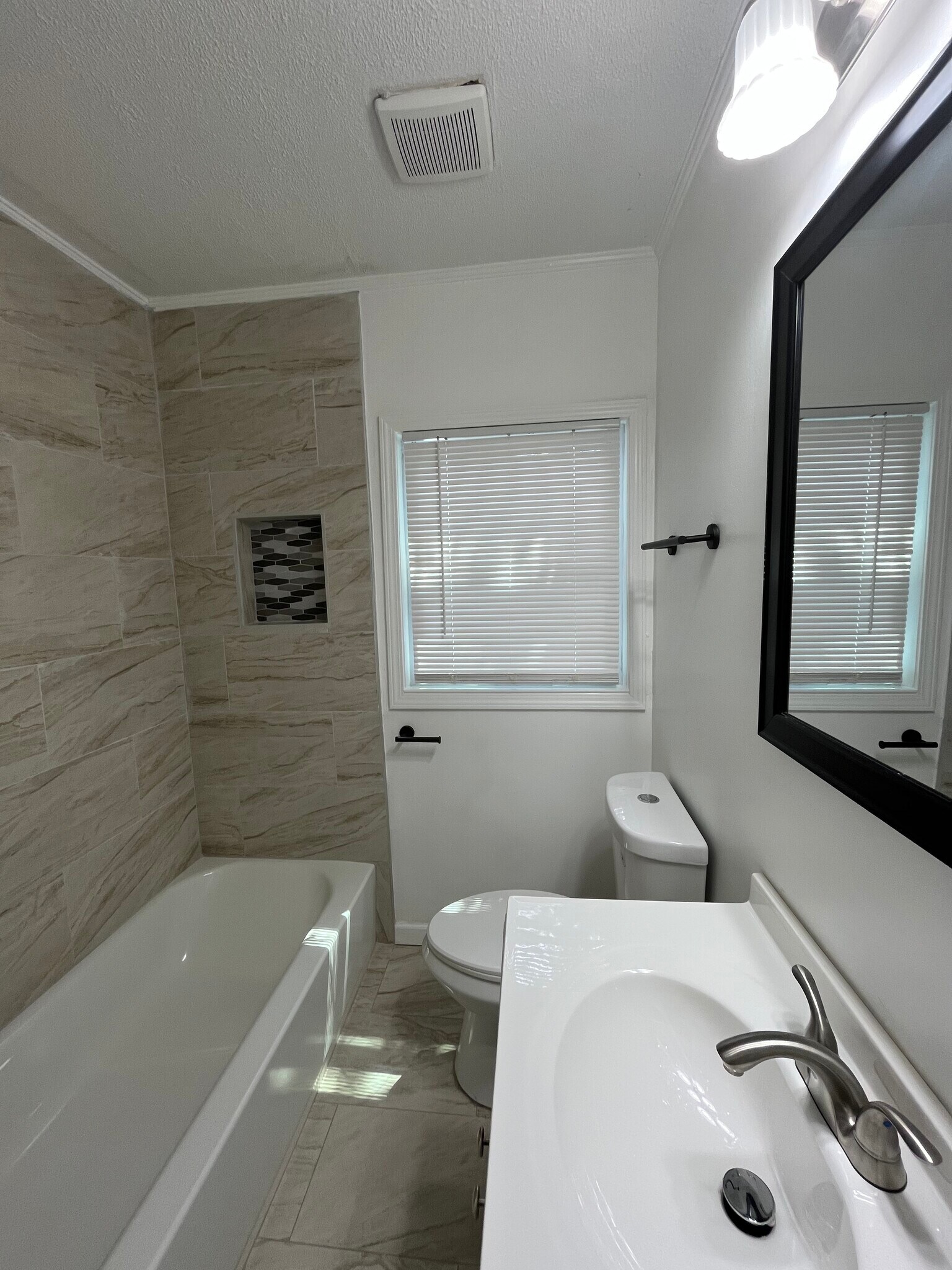 Building Photo - 3939 Mathis St