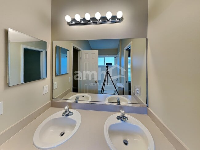 Building Photo - 1943 Wages Way S