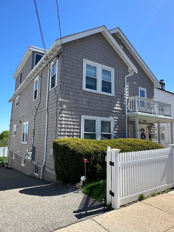 Building Photo - 598 Beech St