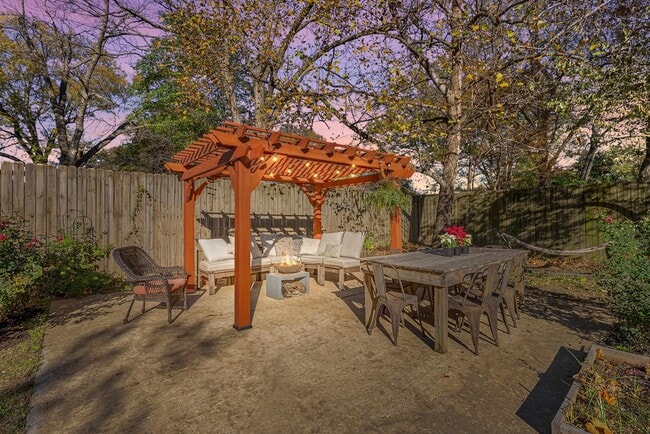 Building Photo - 1044 S Rembert St