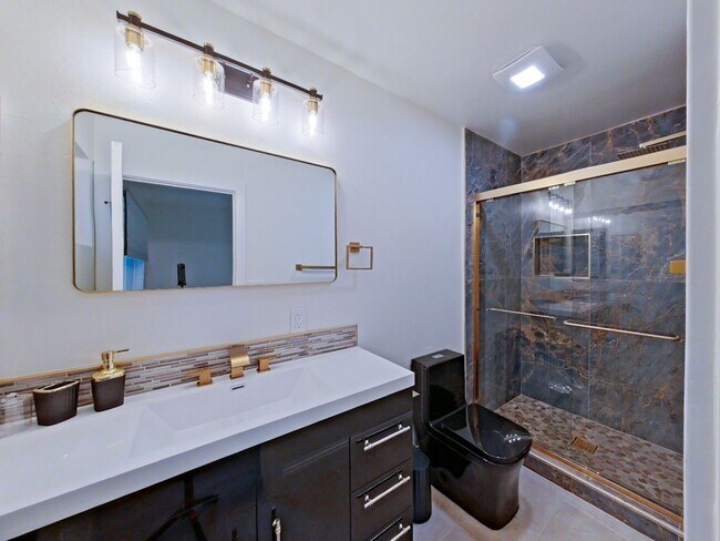 Building Photo - 117 Avenida Algodon