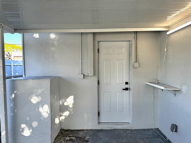 Building Photo - 5020 E 10th Ave