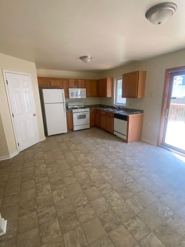 Building Photo - 3 br, 1.5 bath House - 126 BANYAN CIRCLE D...