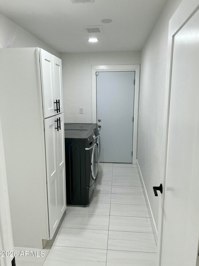 Building Photo - 8738 E Starlight Way