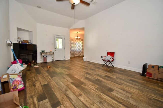 Building Photo - 3 Bed, 2 Bath Home in Ruston