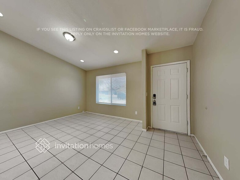 Building Photo - 5634 W Altadena Ave