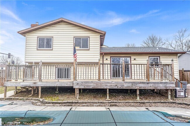 Building Photo - 17575 Howe Rd