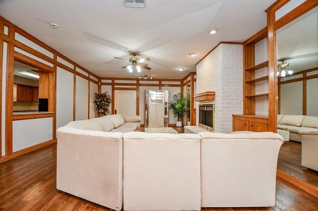 Building Photo - 11103 Pembridge Dr