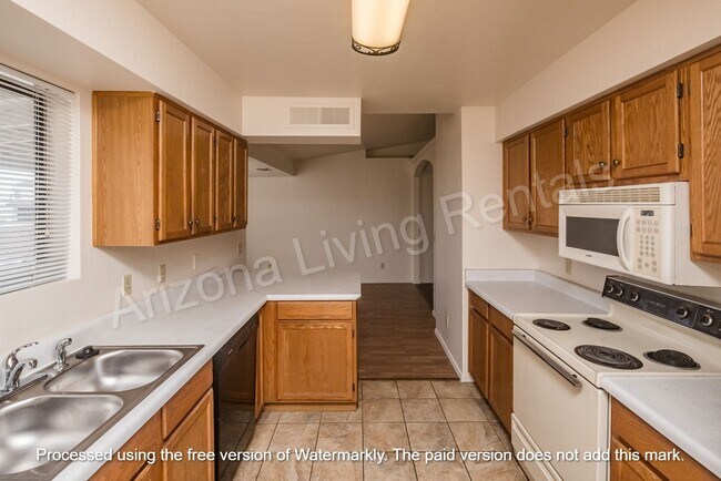 Building Photo - MOVE IN SPECIAL $800 OFF