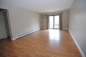 Building Photo - 9 Strawberry Bank Rd