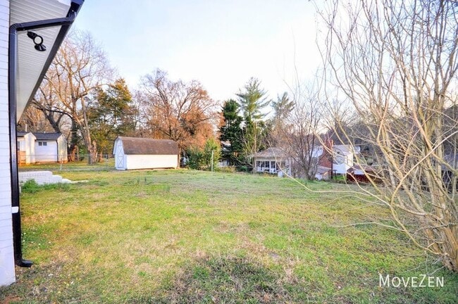 Building Photo - 708 Hadley Rd