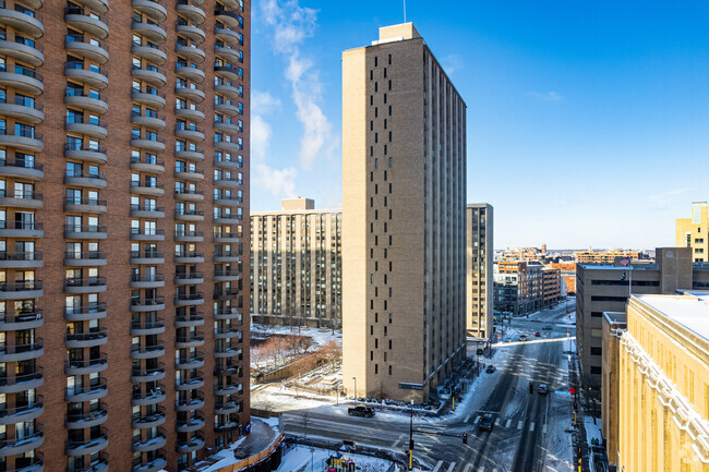 Building Photo - The River Towers Condominium