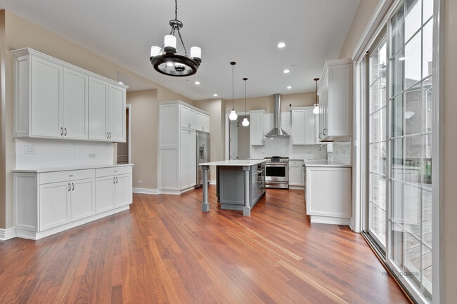 Building Photo - 7229 Roxbury Ct