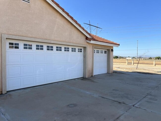 Building Photo - 25805 McLaughlin Rd