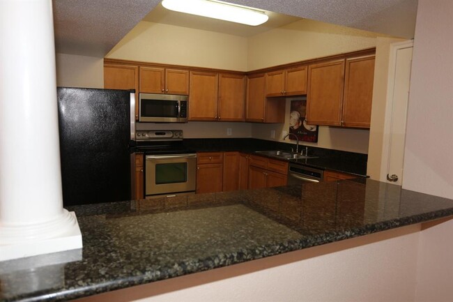 Building Photo - 2255 Braeswood Park Dr