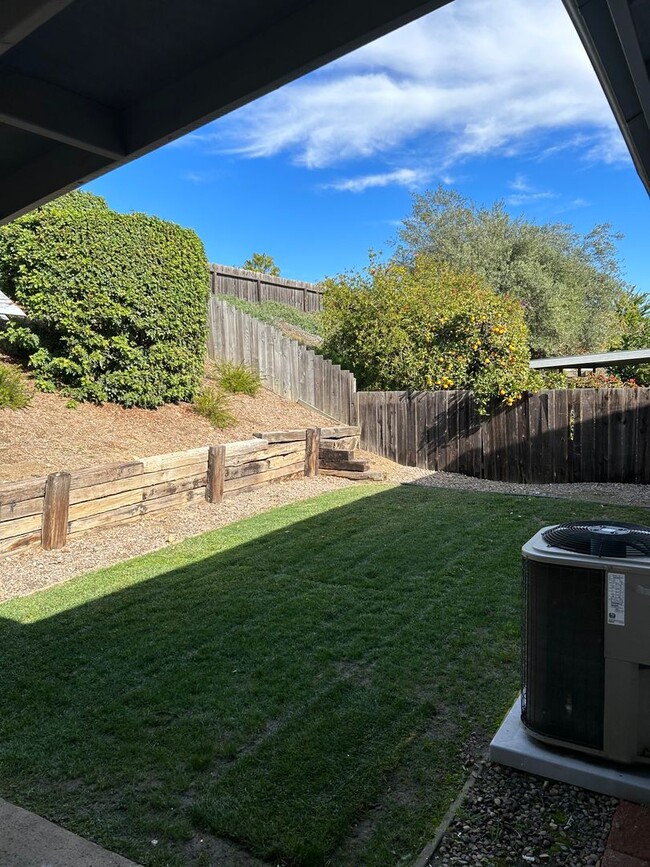 Building Photo - Poway 3 Br 2 ba - Central location - EZ Fr...