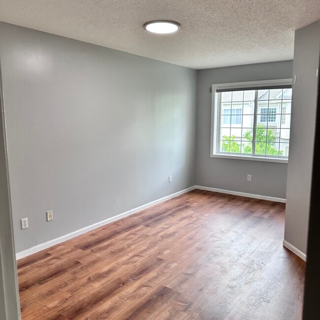 Building Photo - Woodbury