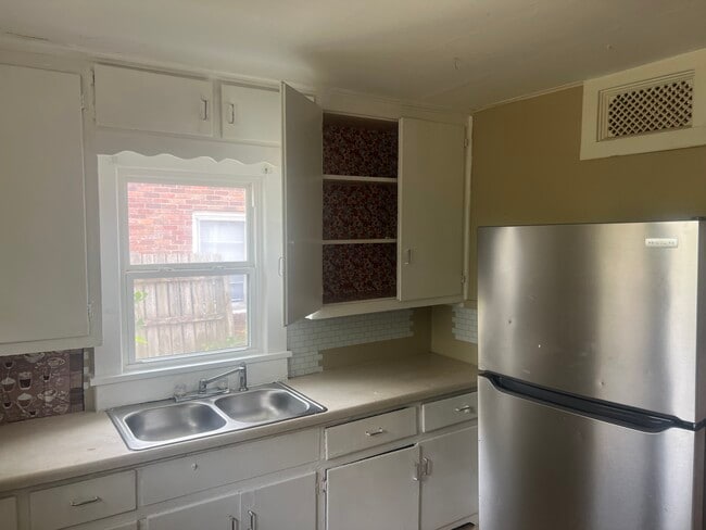 Building Photo - 1315 Nutwood St