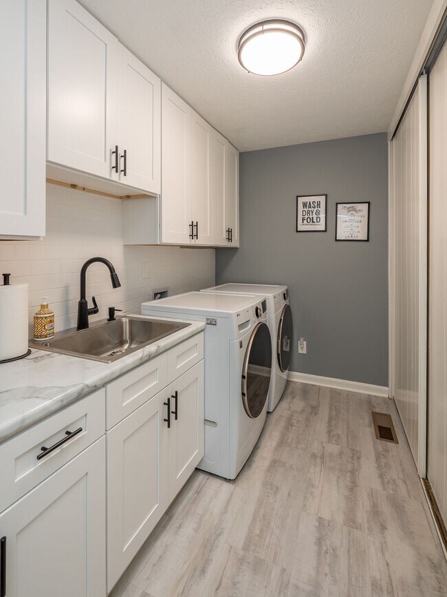 Building Photo - Gorgeous home for rent in very desirable M...