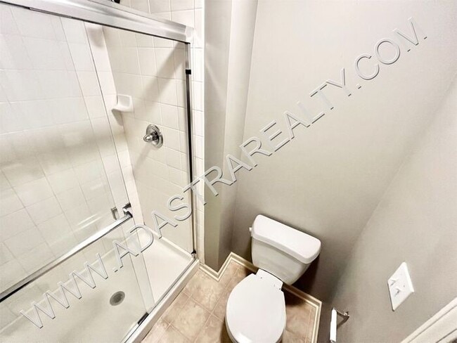 Building Photo - Beautiful Olathe Townhome-Available NOW!!!
