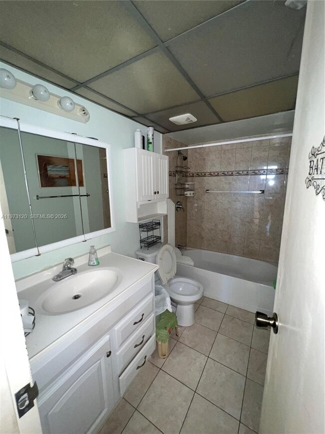 Building Photo - 2851 Somerset Dr