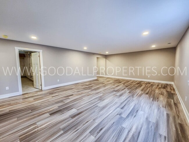 Building Photo - Spacious Waukee Ranch | 4 Bedrooms | 3-Car Garage | Finished Basement