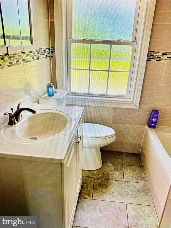 Building Photo - 5602 Northwood Dr