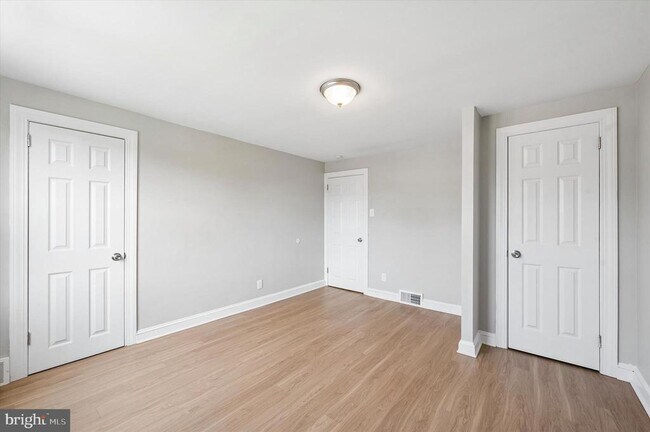 Building Photo - 306 Pine St