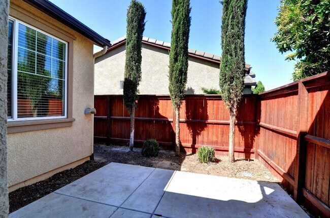 Building Photo - Fantastic 3 Bedroom/2 Bath Harlan Ranch Patio Home for Lease