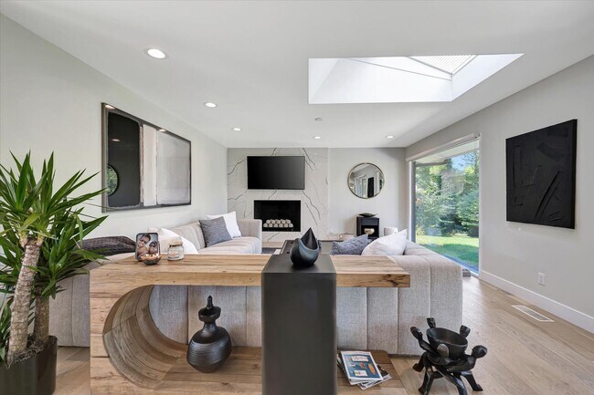 Building Photo - Luxury Ranch House on Champaign Country Club