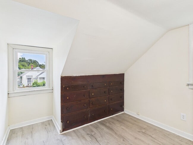 Building Photo - 3905 Larchmont Ln